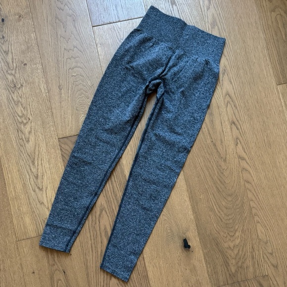 NVGTN Black Speckled Scrunch Seamless Leggings - Size S - Like New - Picture 3 of 6